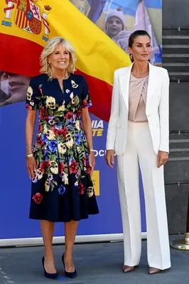 Джилл Байден и королева Испании Летиция встретились с украинскими беженцами  в Мадриде - Новости на KP.UA
