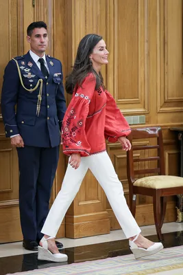 Королева Летиция вышла в свет в нежно-розовом платье за 7 тысяч грн (фото)
