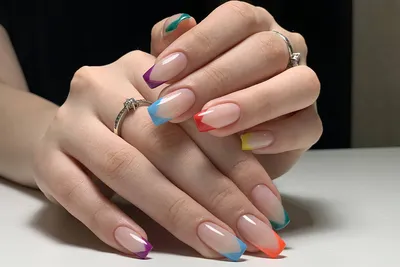 Модный летний френч 2022 – лучшие примеры цветного френча | Розовые летние  ногти, Ногти, Дизай ногтей