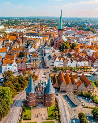 В Германии - Всем доброе утро из сказочного города Любека/Lübeck!☀️ Готовлю  для вас приятный сюрприз, оставайтесь на связи!😉 #Lübeck #Любек  #путешествия #Германия | Facebook