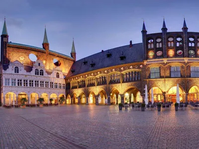 Holstentor. Любек, Германия Стоковое Фото - изображение насчитывающей  конус, красно: 26556262