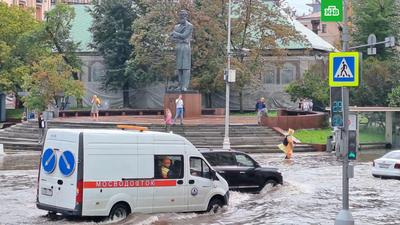 Море Москвы Ливень затопил улицы столицы России: фотографии и видео  очевидцев — Meduza