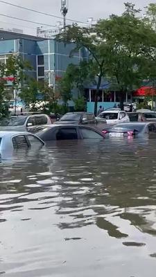 Ливень в Москве 18 июля 2023 – улицы затопило, тонут авто – фото, видео и  новости России | OBOZ.UA