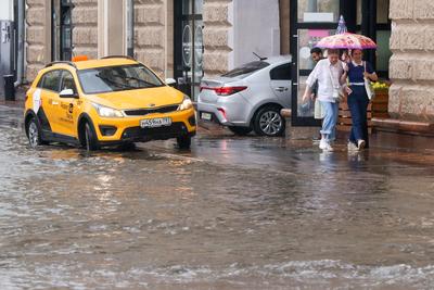 В Москве прошел сильнейший ливень с конца XIX века — РБК