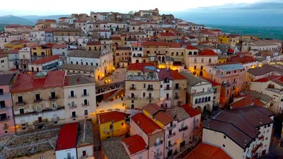 Итальянский городок предлагает 2 тысячи евро желающим туда переехать —  Иммигрант сегодня