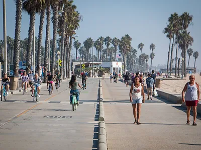 Лос-Анджелес Пляж Стороне Недалеко От Manhattan Beach В Течение Дня  Фотография, картинки, изображения и сток-фотография без роялти. Image  54665909