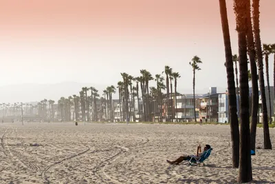 Побережье около променада пляжа Венеции, Лос-Анджелес океана Калифорния,  США Стоковое Фото - изображение насчитывающей около, песок: 132288404