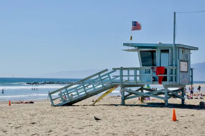 Лос-Анджелес пляж море шезлонги …» — создано в Шедевруме