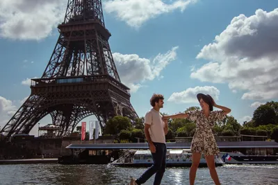 Париж: частная фотосессия у Эйфелевой башни | GetYourGuide