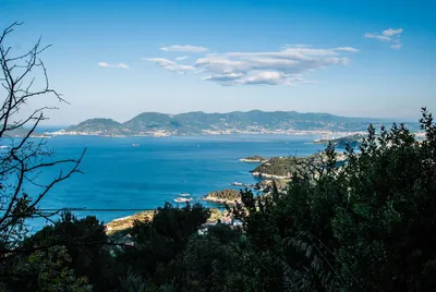 лучшие места для летнего отдыха в италии Стоковое Изображение - изображение  насчитывающей среднеземноморск, утес: 218727621