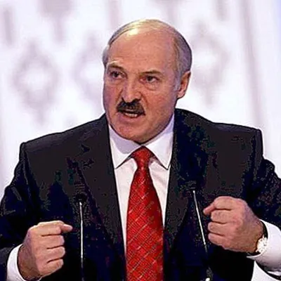 Лукашенко в новогоднем обращении поблагодарил людей в погонах за мир — РБК
