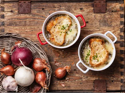 Французский луковый суп: история блюда и самый вкусный рецепт | MARIECLAIRE