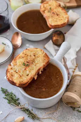 Французский луковый суп в горшочке - классический рецепт с фото - Рецепты,  продукты, еда | Сегодня