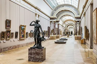 Лувр открыл доступ к своим экспонатам в онлайн-формате для всех желающих