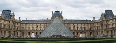 Лувр в Париже