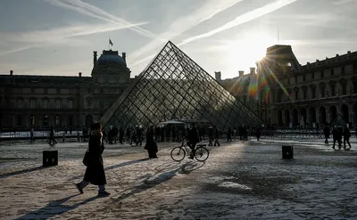 Лувр в Париже (Франция) - ePuzzle фотоголоволомка