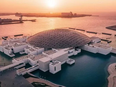 Абу-Даби как ближневосточная столица современного искусства: Лувр, Abu  Dhabi art и муралы - Рамблер/новости