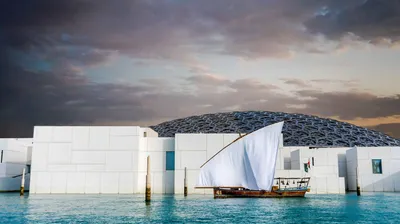 alesiaasta Alesia Astashevich on Instagram: \"Лувр в Абу-Даби, расположенный  на острове Саадият, для меня, бесспорно, стоял на первом месте в списке  местных достопримечательностей. Louvre Abu Dhabi сделал ставку на будущее и  не