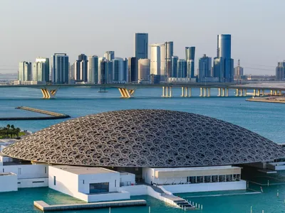 Лувр за миллиард: новый музей в песках Абу-Даби | РБК Стиль