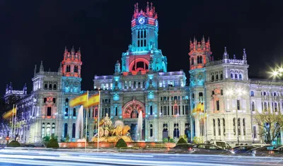 туристы дворца Madrid королевские Стоковое Фото - изображение насчитывающей  камера, замок: 15088132
