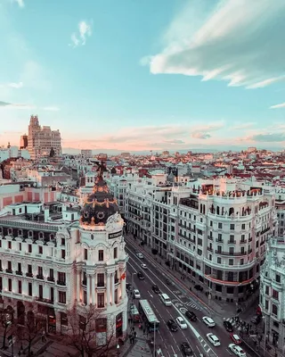 Мадрид в 15:15 городские экскурсии - Москва, Лондон, Париж, Нью-Йорк – все  эти города сверху выглядят по-особенному, и Мадрид не исключение. Откуда,  как не с высоты птичьего полета, можно по-настоящему оценить размеры