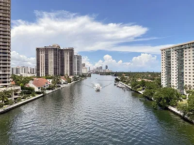 Бульвар Бискейн Майами Сша — стоковые фотографии и другие картинки Biscayne  Boulevard - Biscayne Boulevard, Автомобиль, Американская культура - iStock