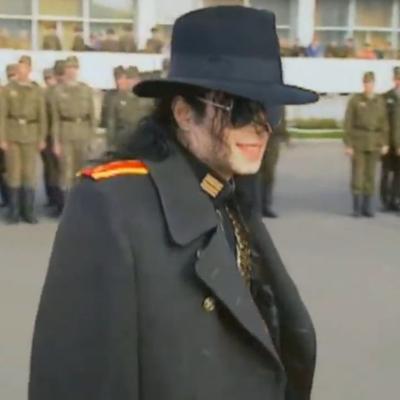 September 13, 1993. Michael Jackson goes shopping in Moscow and visits the  Kremlin and the armoury. Foll… | Michael jackson, Michael jackson smile,  Micheal jackson