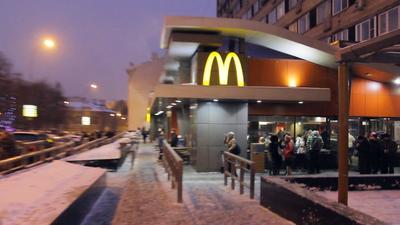 Grand Opening of the First McDonalds in Moscow, Russia - 1990 :  r/interestingasfuck