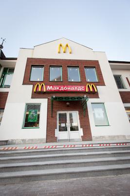 Frameweb | Moscow's McDonald's Pushkin Square – Russia's very first – gets  a modern interior update