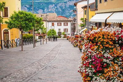 Small Town Narrow Street View with Colorful Houses in Malcesine, Italy  during Sunny Day. Beautiful Lake Garda. Stock Photo - Image of outdoor,  malcesine: 100294706