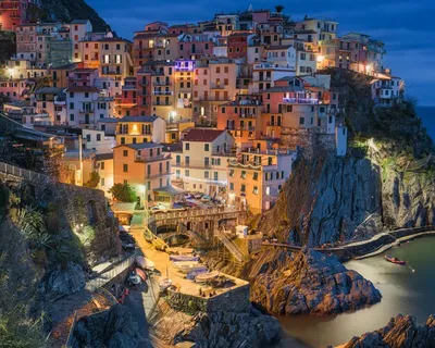 Прекрасный Вид На Город Манарола, Cinque Terre Национальный Парк, Лигурия,  Италия Фотография, картинки, изображения и сток-фотография без роялти.  Image 57224808