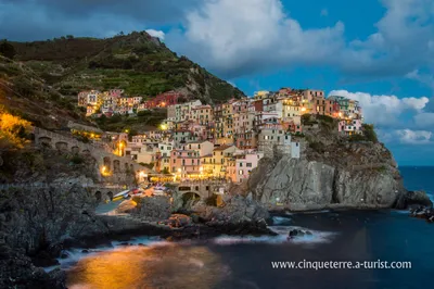 Старая Деревня Манарола, Cinque Terre Побережье, Италия. Прекрасный Вид На  Закат Фотография, картинки, изображения и сток-фотография без роялти. Image  56506566