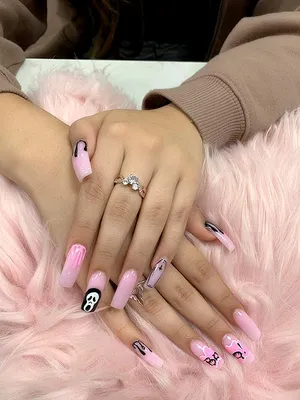 Nails like these are easy to wear and they will look chic for any occasion  - Paris Nails