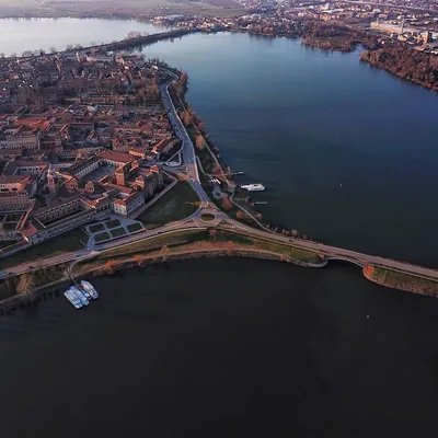 File:Mantova in Italy.svg - Wikipedia