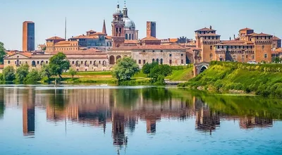 One Day in Mantua, Italy - Olivia Leaves