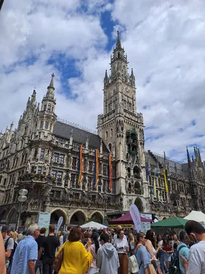 File:Marienplatz Munich Germany 1950s.jpg - Wikimedia Commons