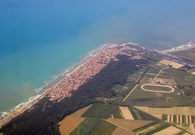 File:Marina tirrenia (16).jpg - Wikipedia