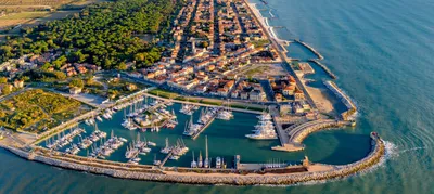 File:Marina di Pisa - Panorama.jpg - Wikimedia Commons