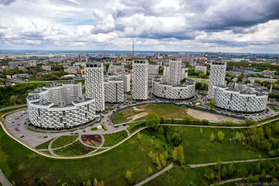 File:Nizhny Novgorod. New apartment buildings on the Bagramyan street  ('Marshal Grad' residential complex).jpg - Wikimedia Commons
