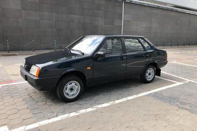 Lada Samara с минимальным пробегом продают за 1 млн рублей - Российская  газета