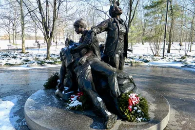 Вид на мемориал генерала Джорджа Паттона во время - PICRYL Поиск в мировом  общественном достоянии