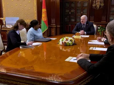 Президент Беларуси А.Лукашенко поздравил с Днем матери