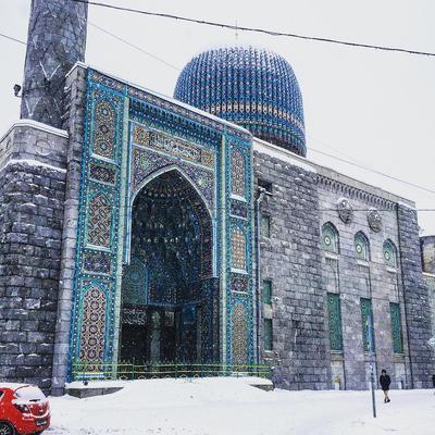 Санкт-Петербург В Теме on Instagram: “Петербургская Соборная мечеть - самая  большая в Европе. 🕌 Но ее уникальность не столь… | Мечеть, Санкт петербург,  Архитектура