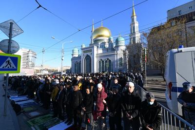 Авторам откровенного фото на фоне мечети в Москве предъявлено обвинение |  Право | Общество | Аргументы и Факты