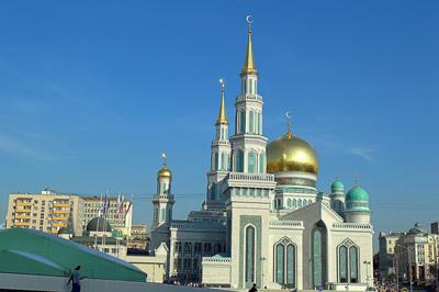 Праздничный намаз в новой мечети Москвы