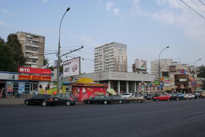 File:North Medvedkovo - Metro Entrance.jpg - Wikimedia Commons