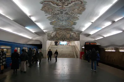 File:Minska metro station Kiev 2011 05.jpg - Wikimedia Commons