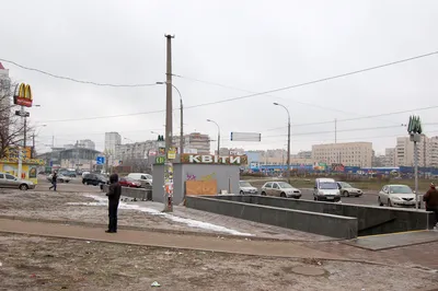 File:Minska metro station Kiev 2011 09.jpg - Wikimedia Commons