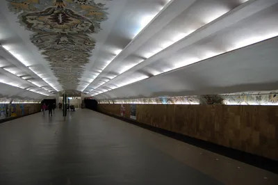 File:Minska metro station Kiev 2011 03.jpg - Wikimedia Commons