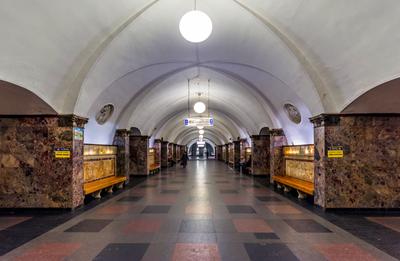 В московском метро появился новый поезд-библиотека: фоторепортаж